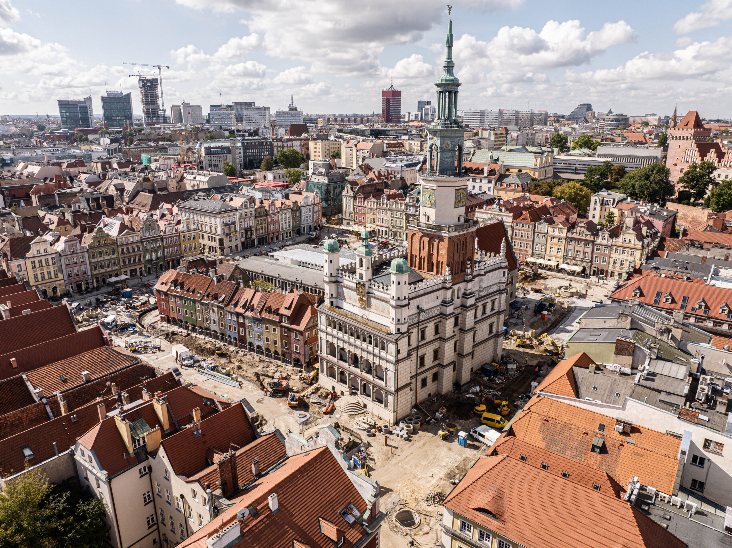 Dwa historyczne poznańskie pomniki – ponownie na Starym Rynku 